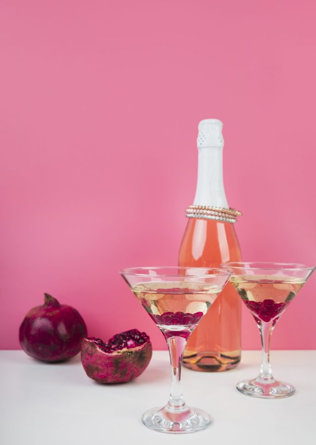 cocktail-glasses-with-pomegranate-table